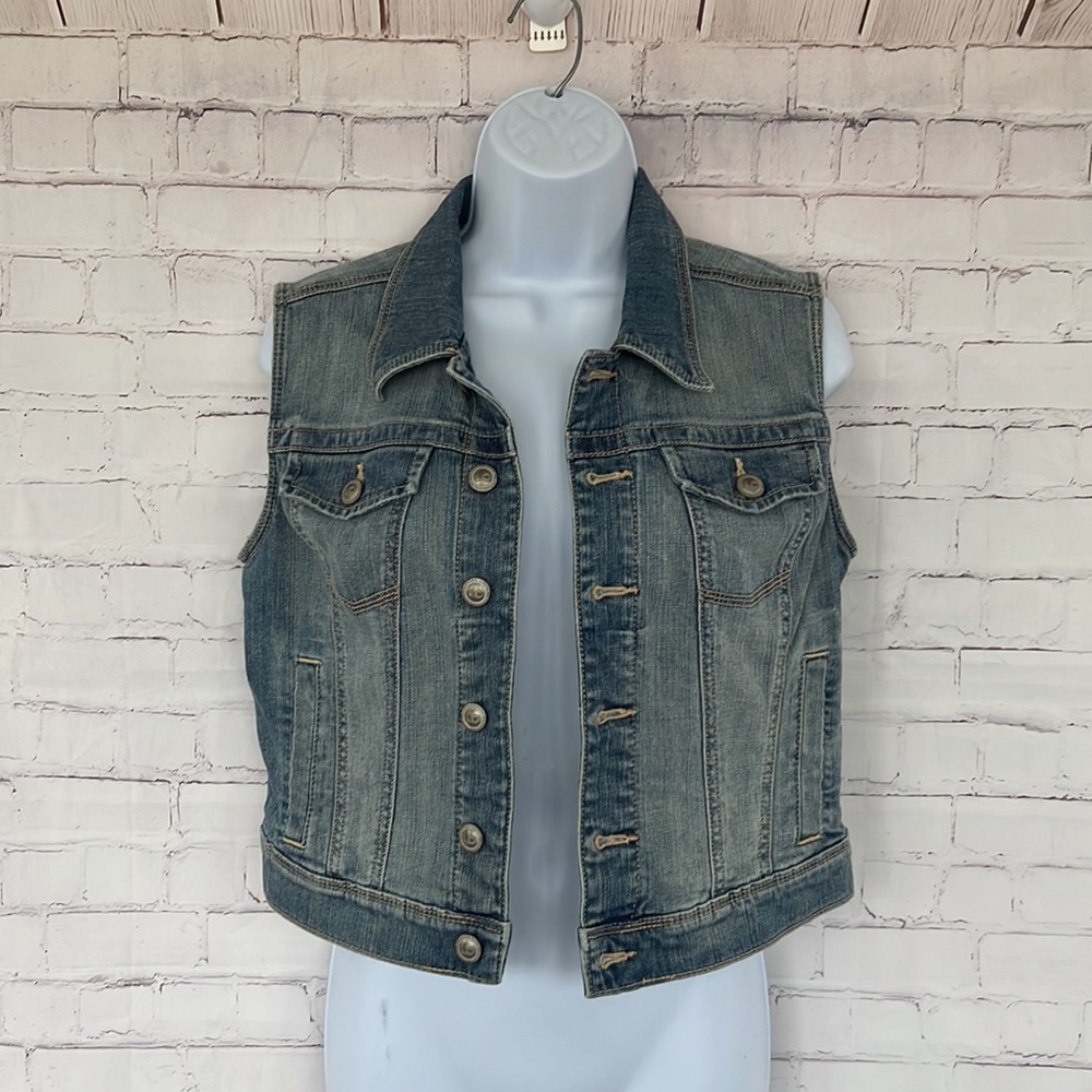 LC Lauren Conrad Cropped denim Vest size small